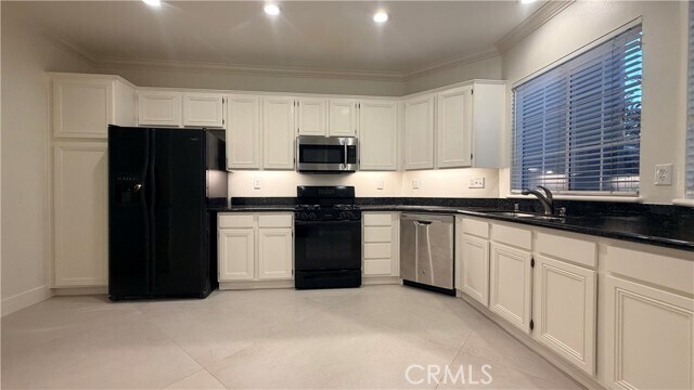 Building Photo - 449 Ridgeway