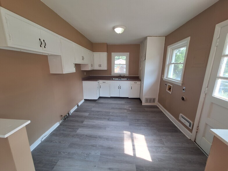 Building Photo - 1611 Clarice Way