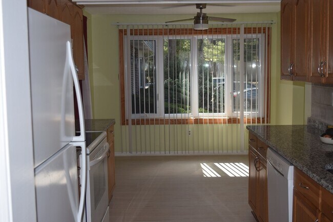 Building Photo - 11 Hilltop Ln