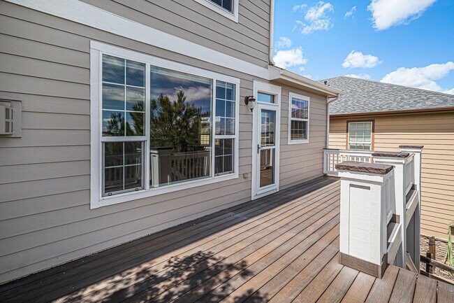 Building Photo - 4 bed/4 bath, Three Story Home Backing to ...