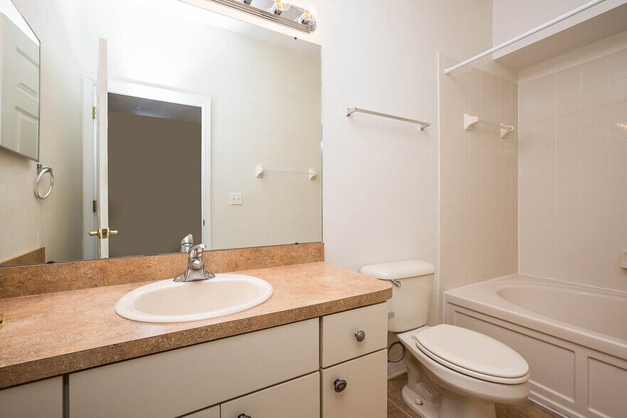 Building Photo - 6327 Bridgecrest Dr