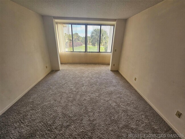 Building Photo - 4770 Fountains Dr S