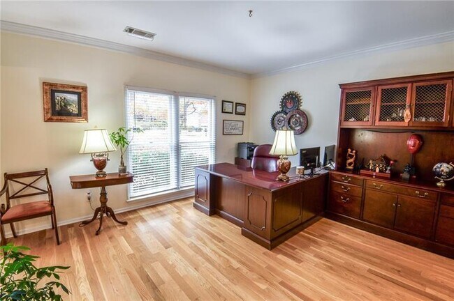 Building Photo - 1865 Oak Tree Hollow