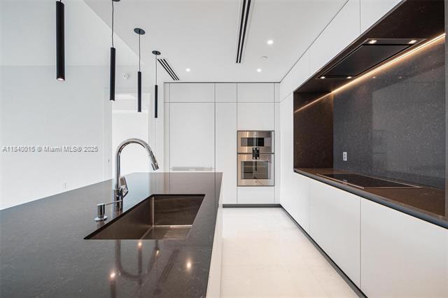 Building Photo - 300 Biscayne Boulevard Way