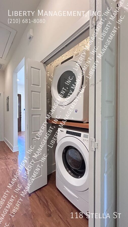 Building Photo - 118 Stella St