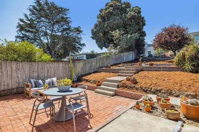 Building Photo - 845 44th Ave