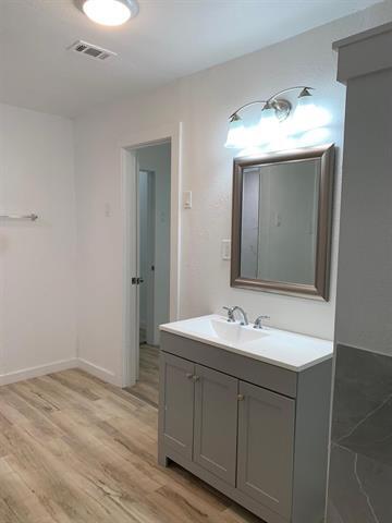 Building Photo - 1046 W Collins St