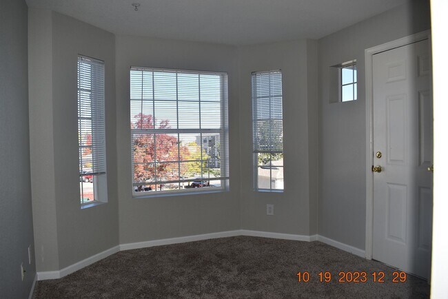 Building Photo - Spacious 2 bed + bonus room / Littleton Condo, Wonderful Location