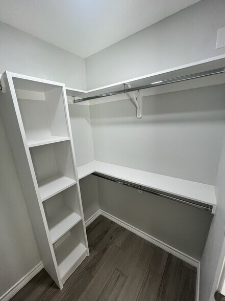 Building Photo - 1810 Atrium Pl Dr