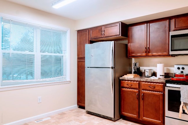 Building Photo - 2 Wimbledon Ln