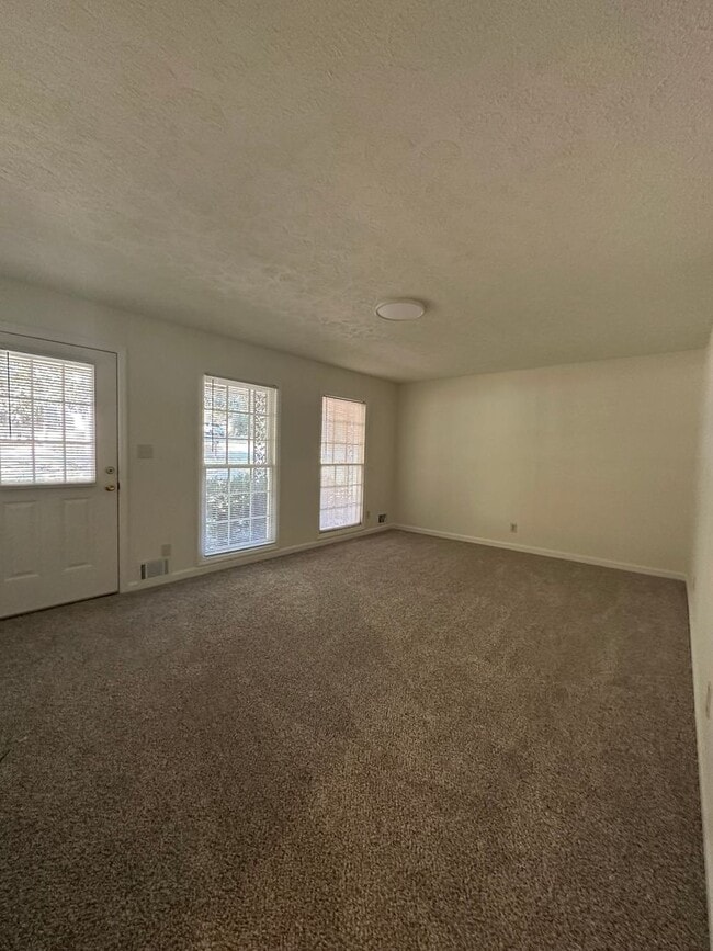 Building Photo - Move-in ready 3 bedroom, 2 bath brick home...