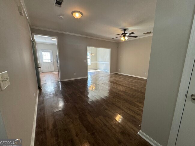 Building Photo - 272 Village Dr