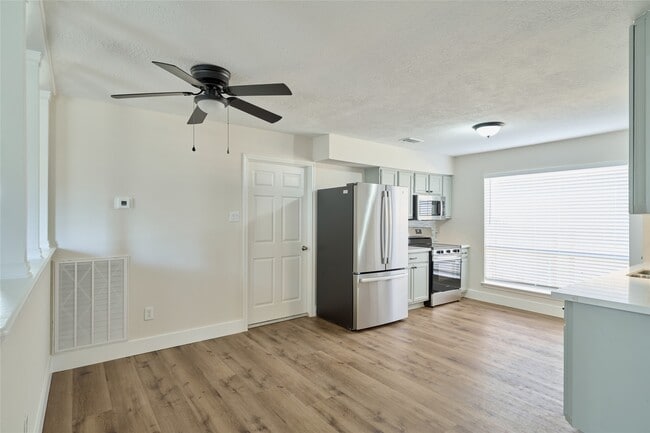 Building Photo - 6527 Zapata Dr