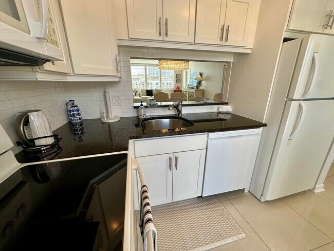 Building Photo - 201 N Ocean Blvd