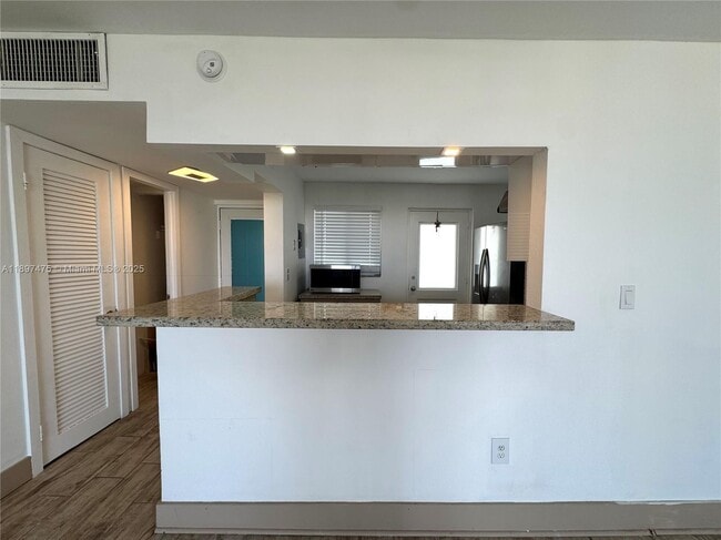 Building Photo - 7850 Byron Ave
