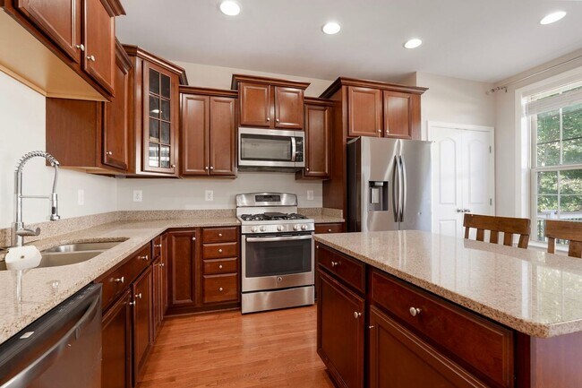 Building Photo - 102 Vista Knoll Dr
