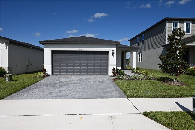 Primary Photo - 5521 Clove Row