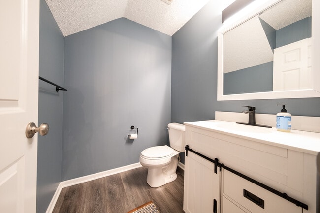 Building Photo - 4853 Bisset Ln