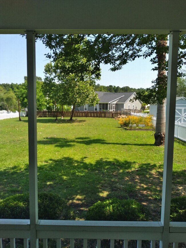 Building Photo - Welcome Home to Comfort and Style in North Charleston, SC!