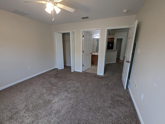 Building Photo - 2410 Quazar Cir