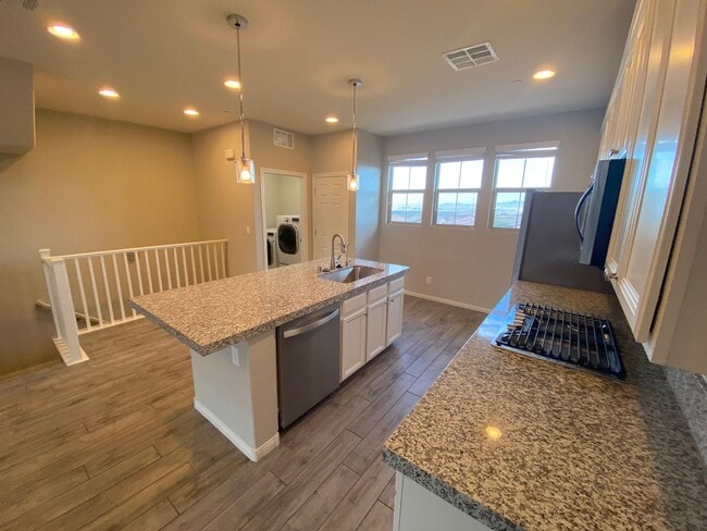 Building Photo - Gorgeous 3Bed/4Bath/2Car, 3-Story Townhome nestled in this beautiful Summerlin West Gated Communi...