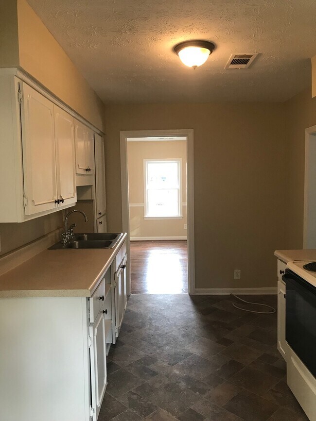 Building Photo - **ON HOLD**3 or 4 Bedroom / 1.5 Bathroom Home for Rent in Columbus, GA