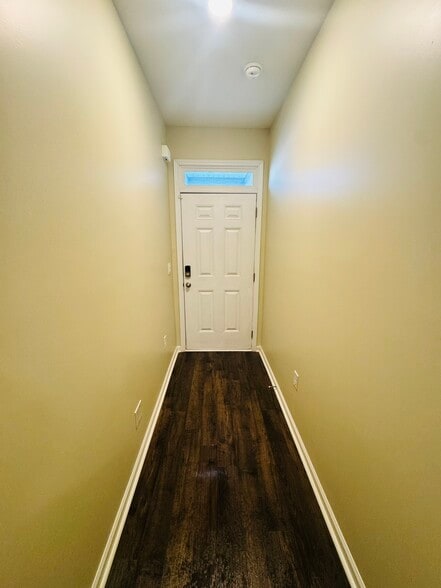 Entry way - 168 Hampton Cir