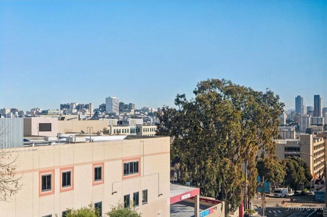 Building Photo - 80 Terra Vista Ave