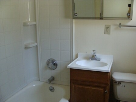 Building Photo - 504 W Sherwood