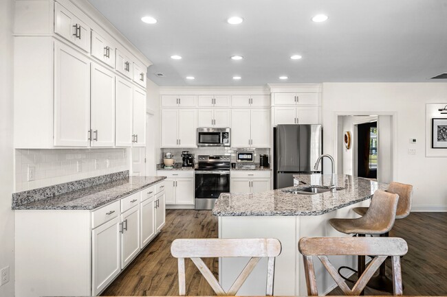 Building Photo - 227 Lookout Ln