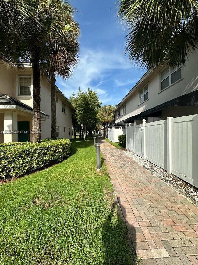 Building Photo - 3021 NW 30th Terrace