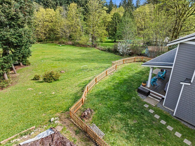 Building Photo - Custom Craftsman Estate on 1.5+ Sun-drenched Acres