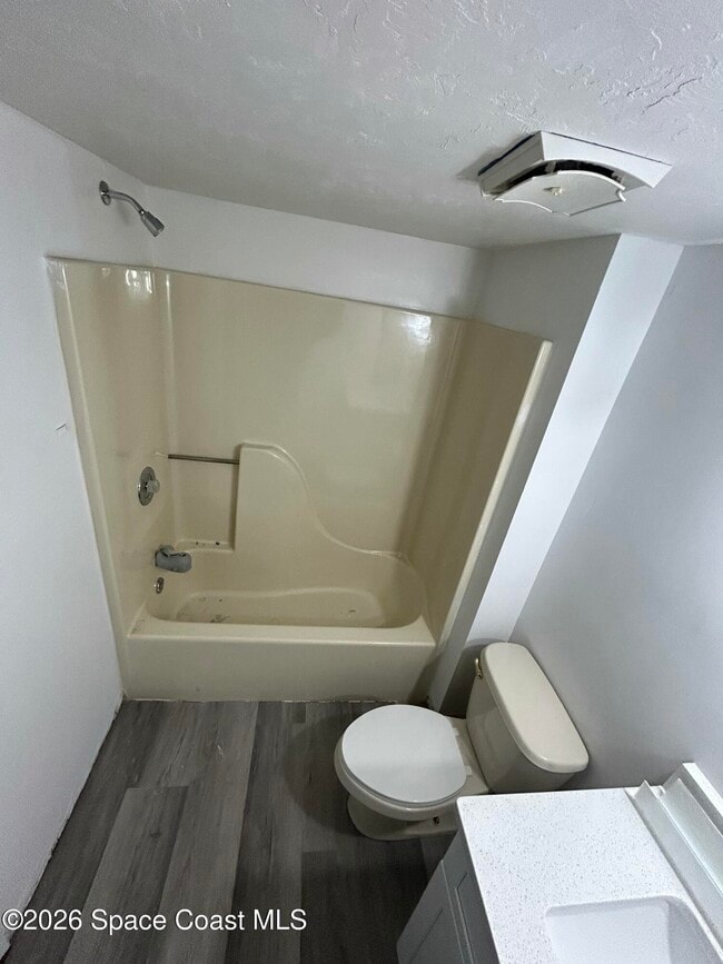 Building Photo - 7801 Maplewood Dr