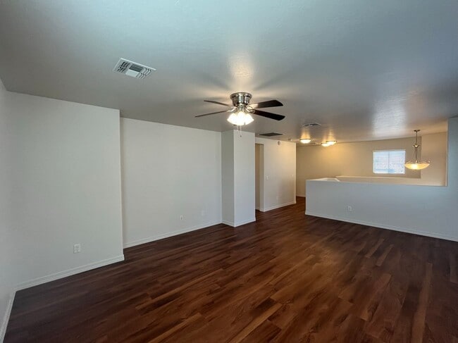 Building Photo - 4 Bedroom Home with Loft in Stonefield Com...