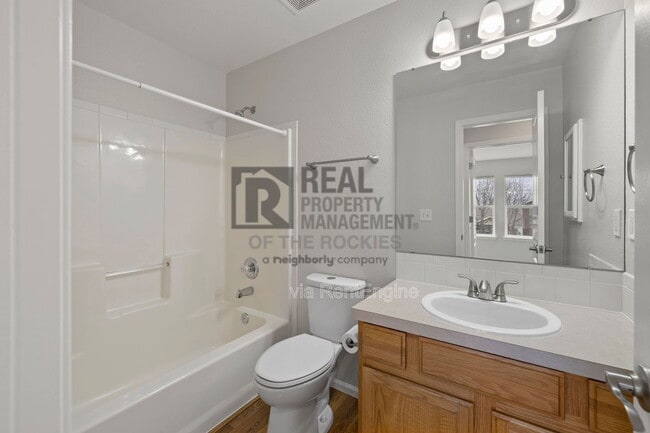 Building Photo - 1389 Finch St