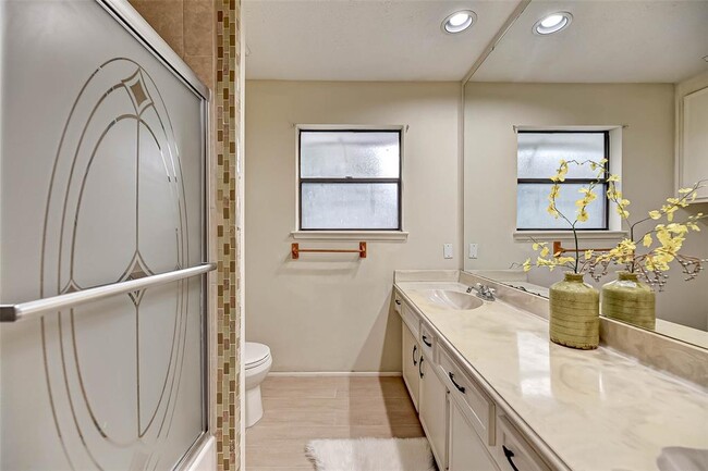 Building Photo - 2714 Green Fields Dr