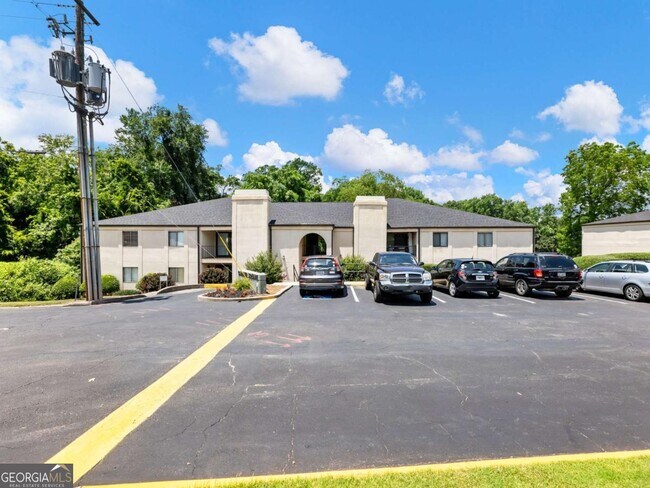 Building Photo - 605 Candler St