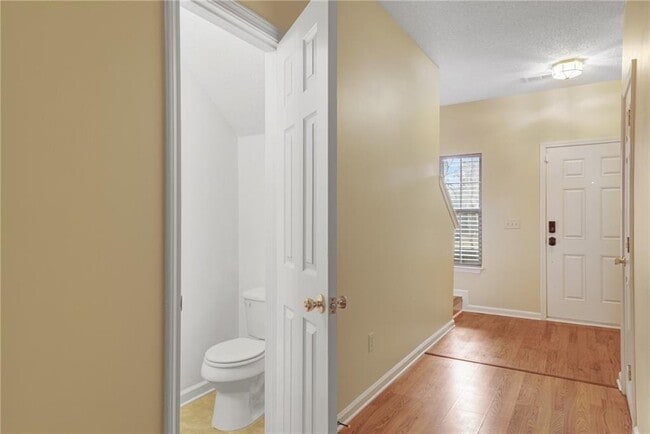 Building Photo - 1102 Pleasant Oaks Ct