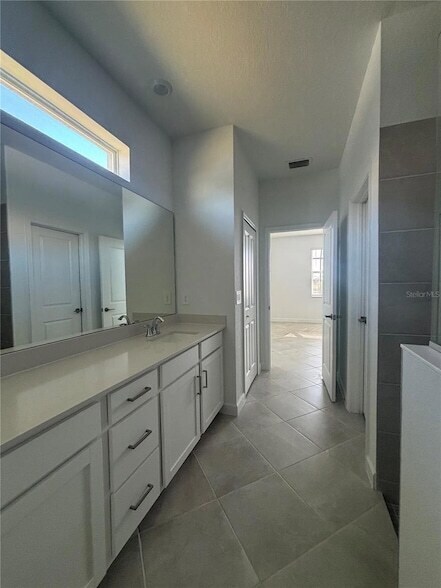 Building Photo - 7869 Lakes Edge Ln
