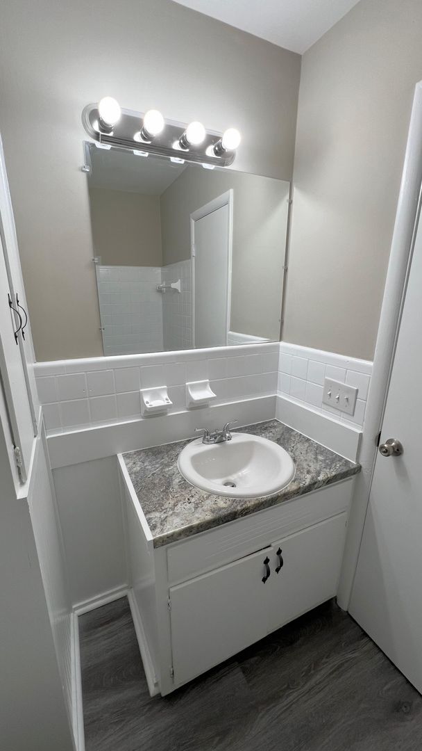 Building Photo - 3-Bedroom just waiting for you !