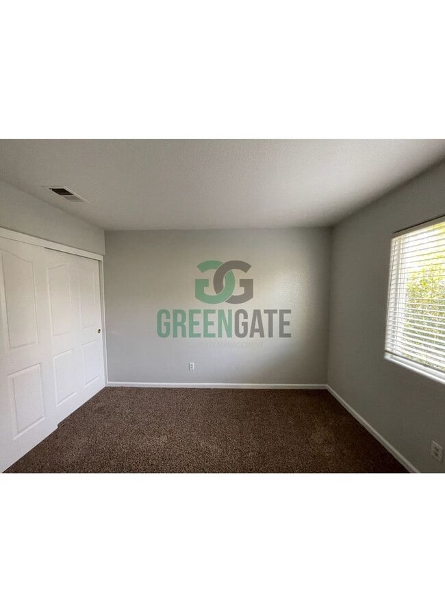 Building Photo - Two story 4 bedroom, 2.5 bath home in Stoc...