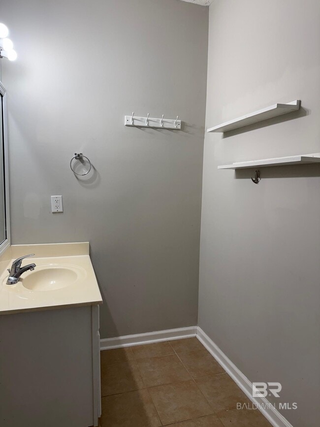 Building Photo - 1305 Dominoe Trail