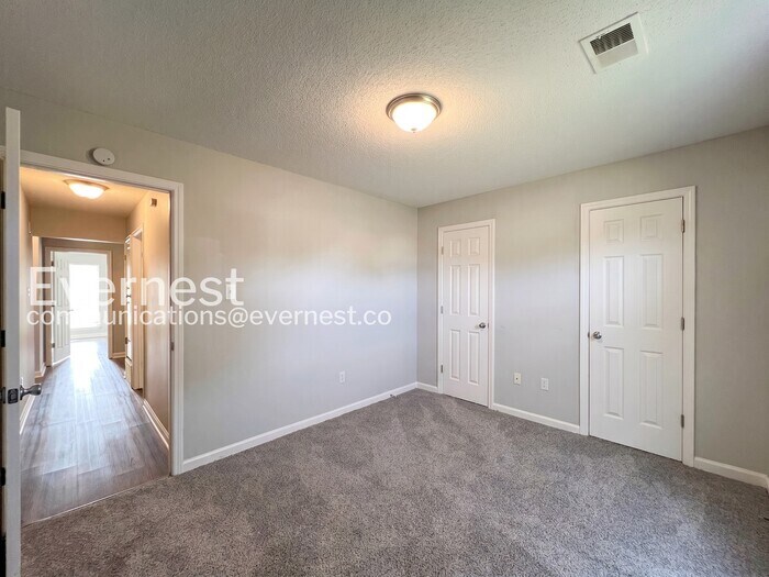 Building Photo - 5370 Woodchase Dr