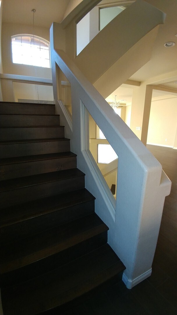 Building Photo - Multi level