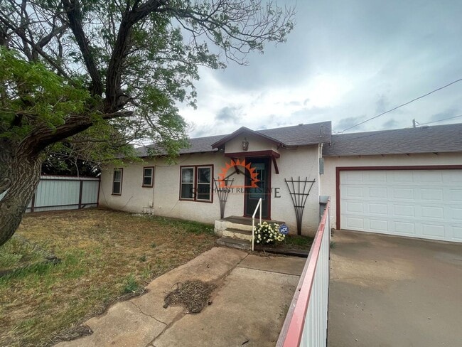 Building Photo - Charming Country home. 2 bed 1 bath