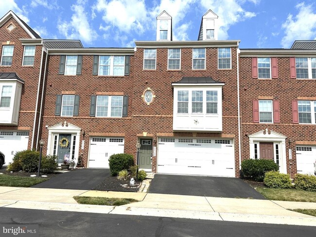 Building Photo - 25795 Clairmont Manor Square