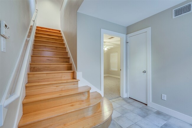 Building Photo - 609 Lester St