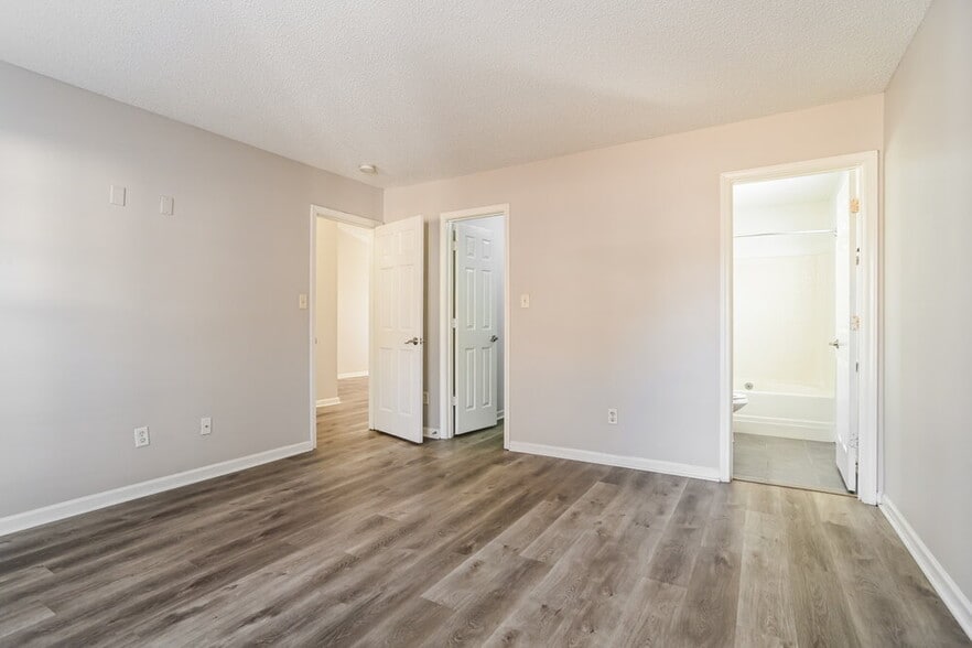 Building Photo - 1610 Royal Tree Ct