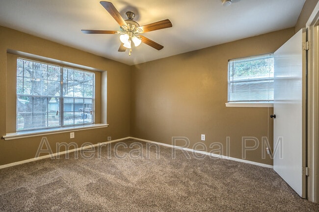 Building Photo - 1954 Mims St