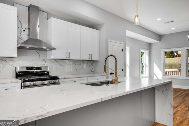 Building Photo - 2150 Essex Ave SW